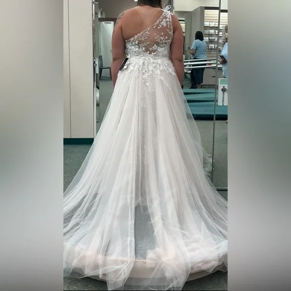 David’s Bridal- One-shoulder beaded wedding dress with overskirt - Picture 7 of 12